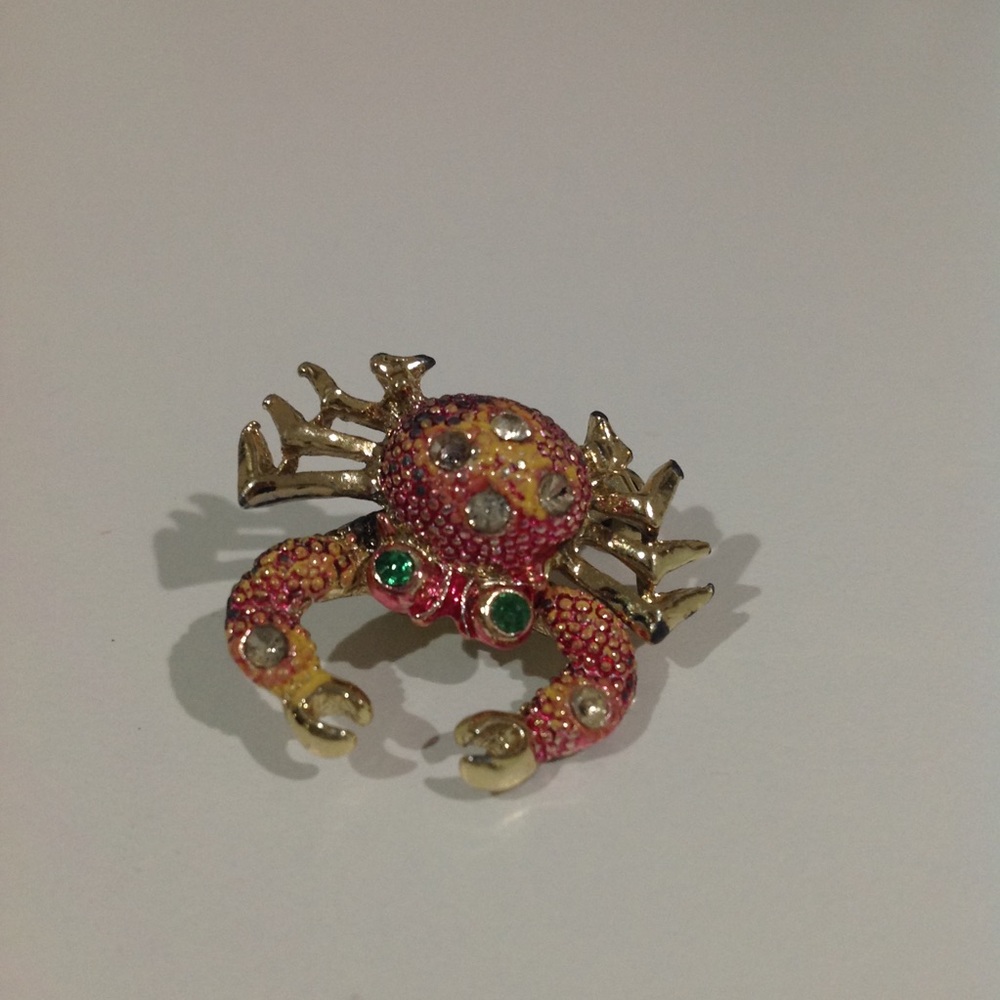 Crab brooch